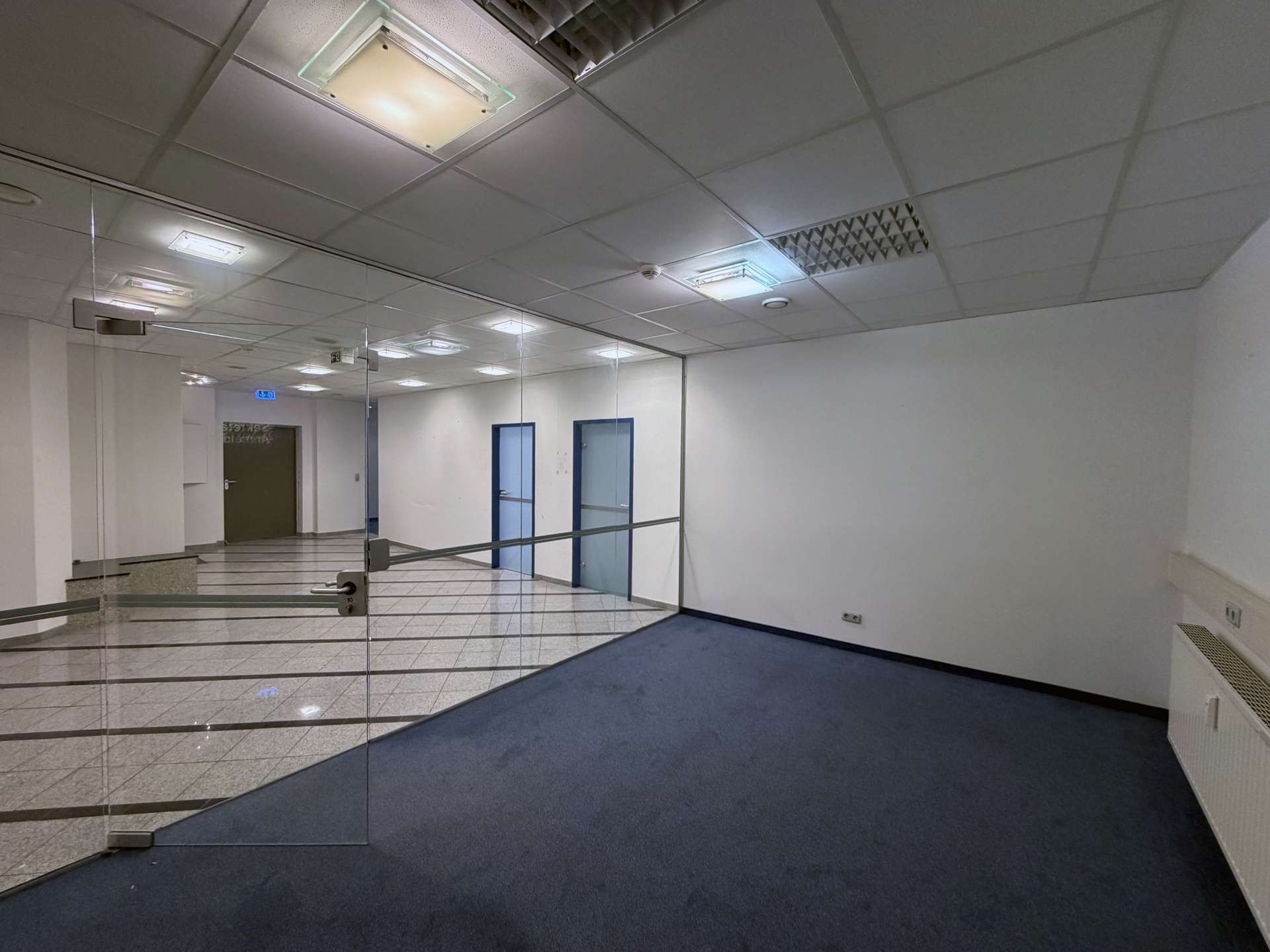 Eingang / Arbeitsbereich mit Glaswand, Büro in Saarbrücken